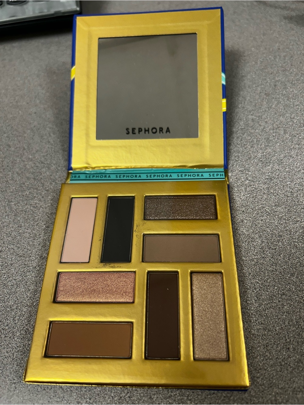 Make Up - Picture 2 of 5